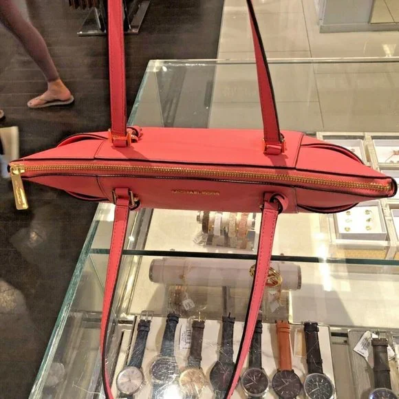 Michael Kors Tea Rose Leather Tote: Elegance in Bloom